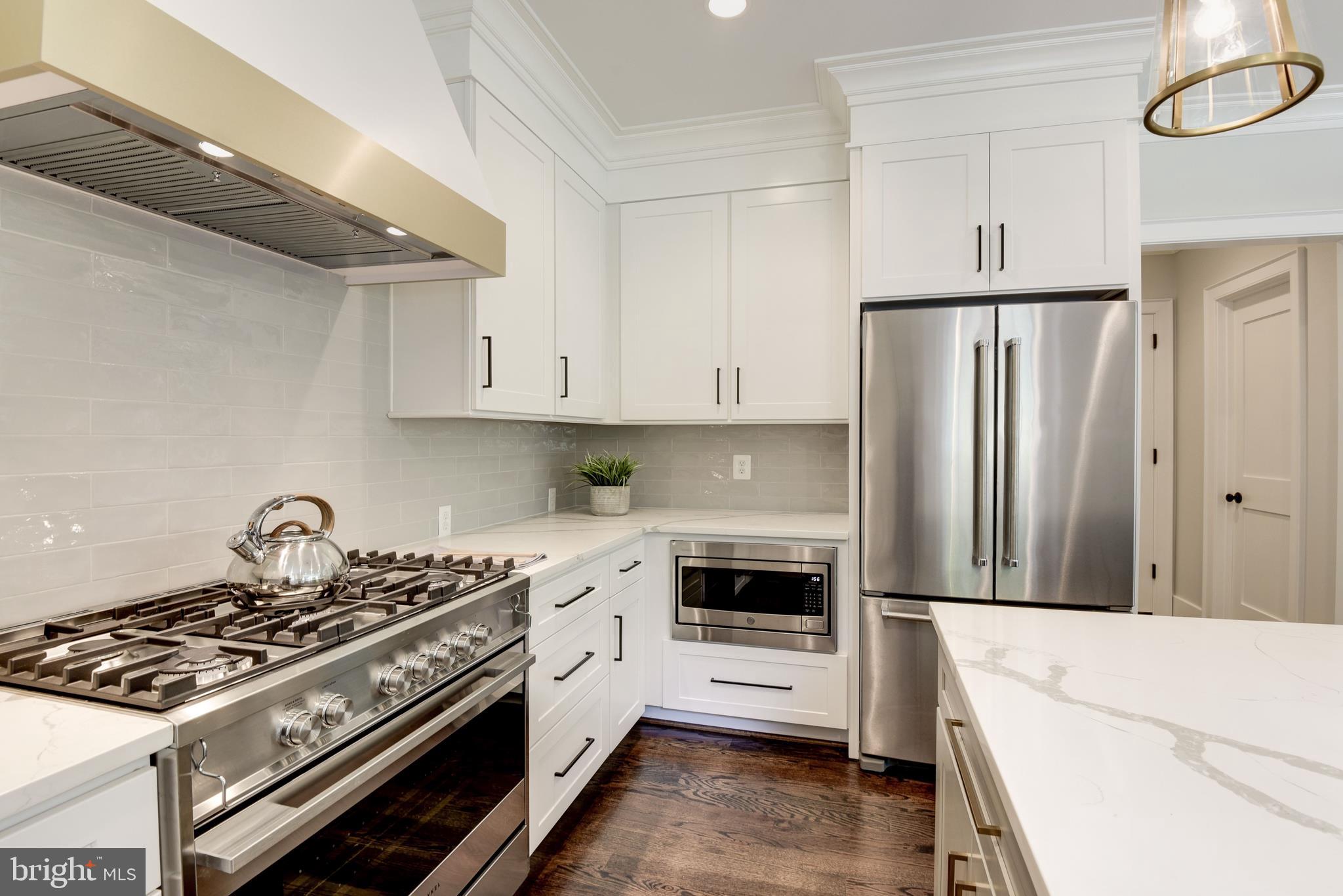 8609 Seven Locks Road Bethesda, MD 20817 - Photo 15 of 45 Professional series appliances