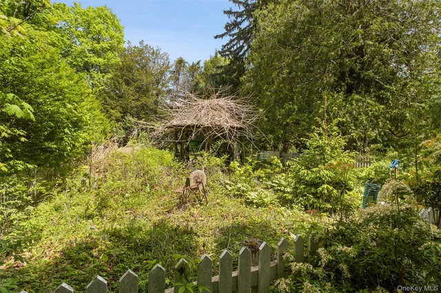 $1,000,000 | 329 Highway 6N, Mahopac, NY 10541