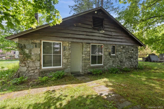 $1,000,000 | 329 Highway 6N, Mahopac, NY 10541