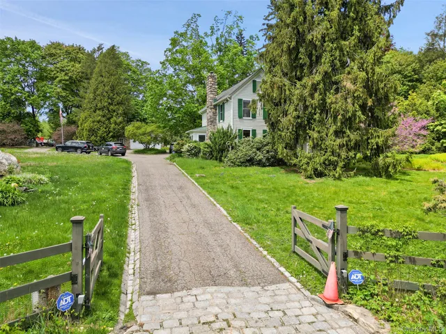 $1,000,000 | 329 Highway 6N, Mahopac, NY 10541