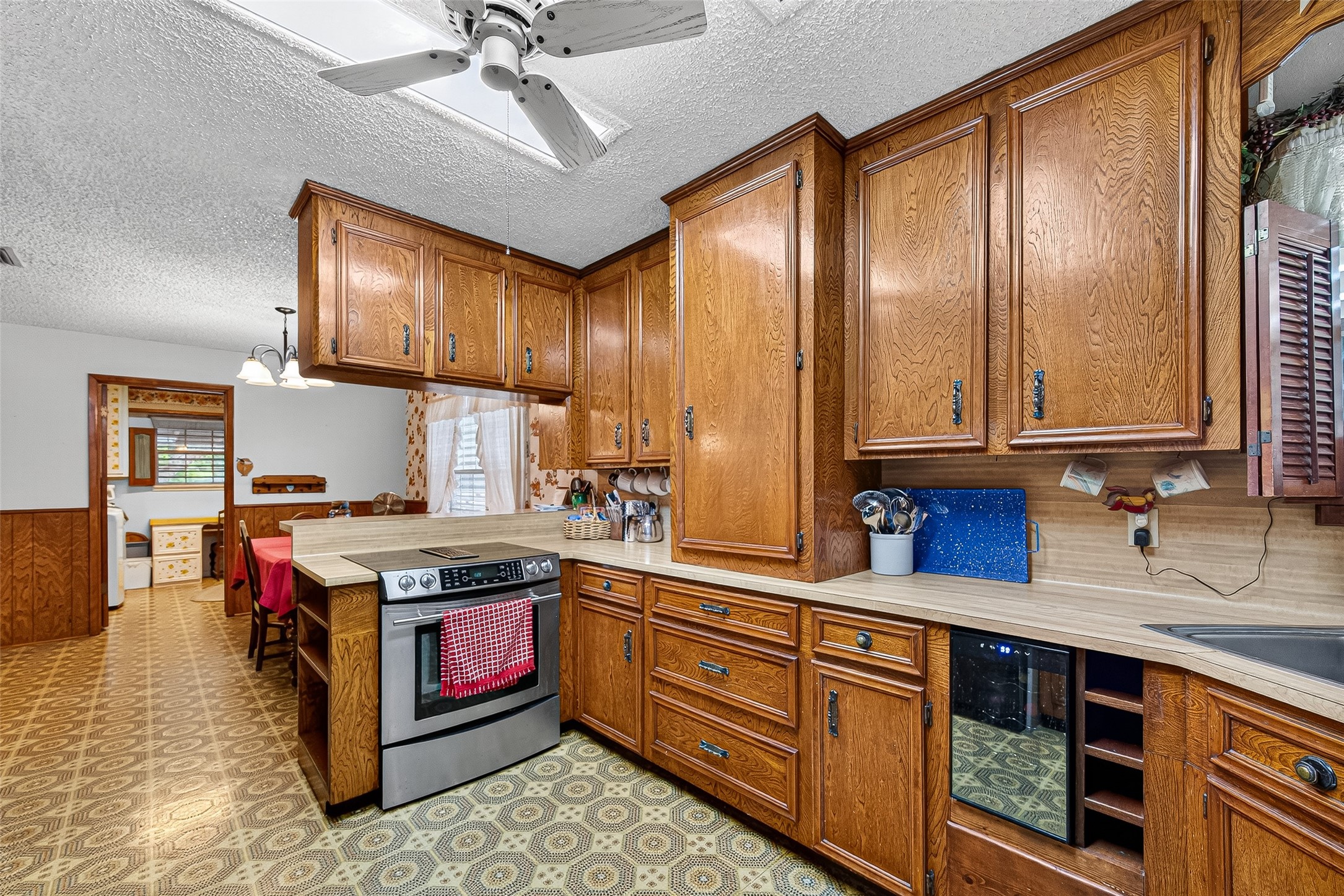 12021 7th 1/2 Street Santa Fe, TX 77510 - Photo 27 of 49 Kitchen view angle