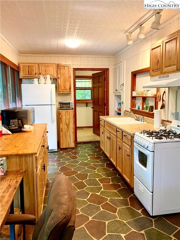 30 Sourwood Knoll Road Newland, NC 28657 - Photo 8 of 39