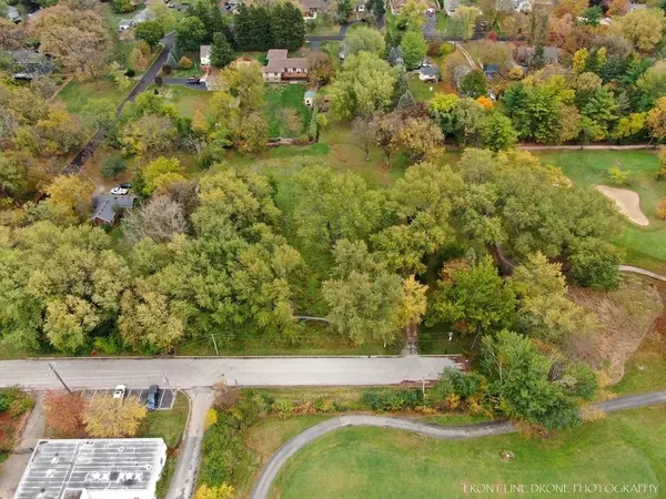 a view of a yard with a house