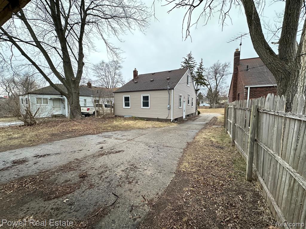 1105 Dover Road Pontiac, MI 48341 - Photo 5 of 24