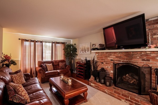 150 Ellendale Circle Springfield, MA 01128 - Photo 7 of 30 Gallery Image 7