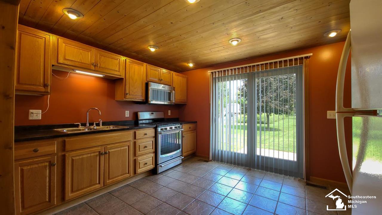 15309 Allen Road Southgate, MI 48195 - Photo 3 of 33