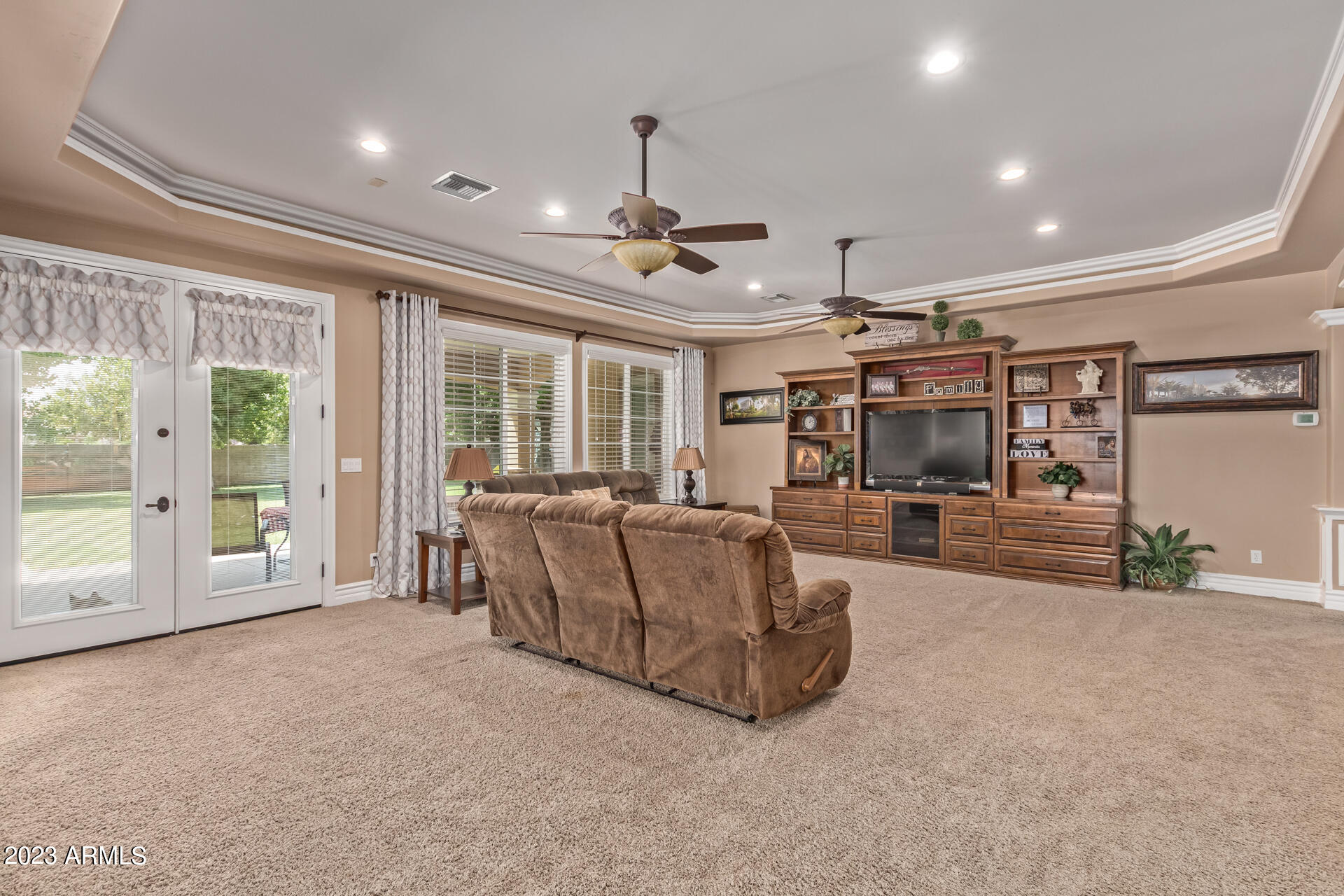 168 North Greenfield Road Gilbert, AZ 85234 - Photo 13 of 81 Living Room