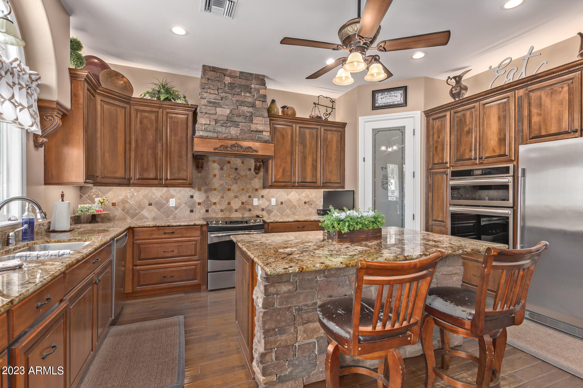 168 North Greenfield Road Gilbert, AZ 85234 - Photo 20 of 81 Gorgeous Kitchen