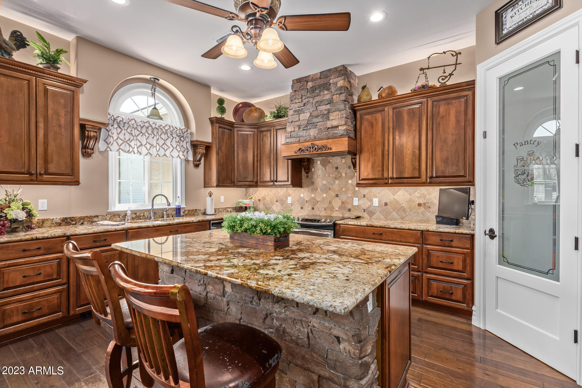 168 North Greenfield Road Gilbert, AZ 85234 - Photo 21 of 81 Gorgeous Kitchen