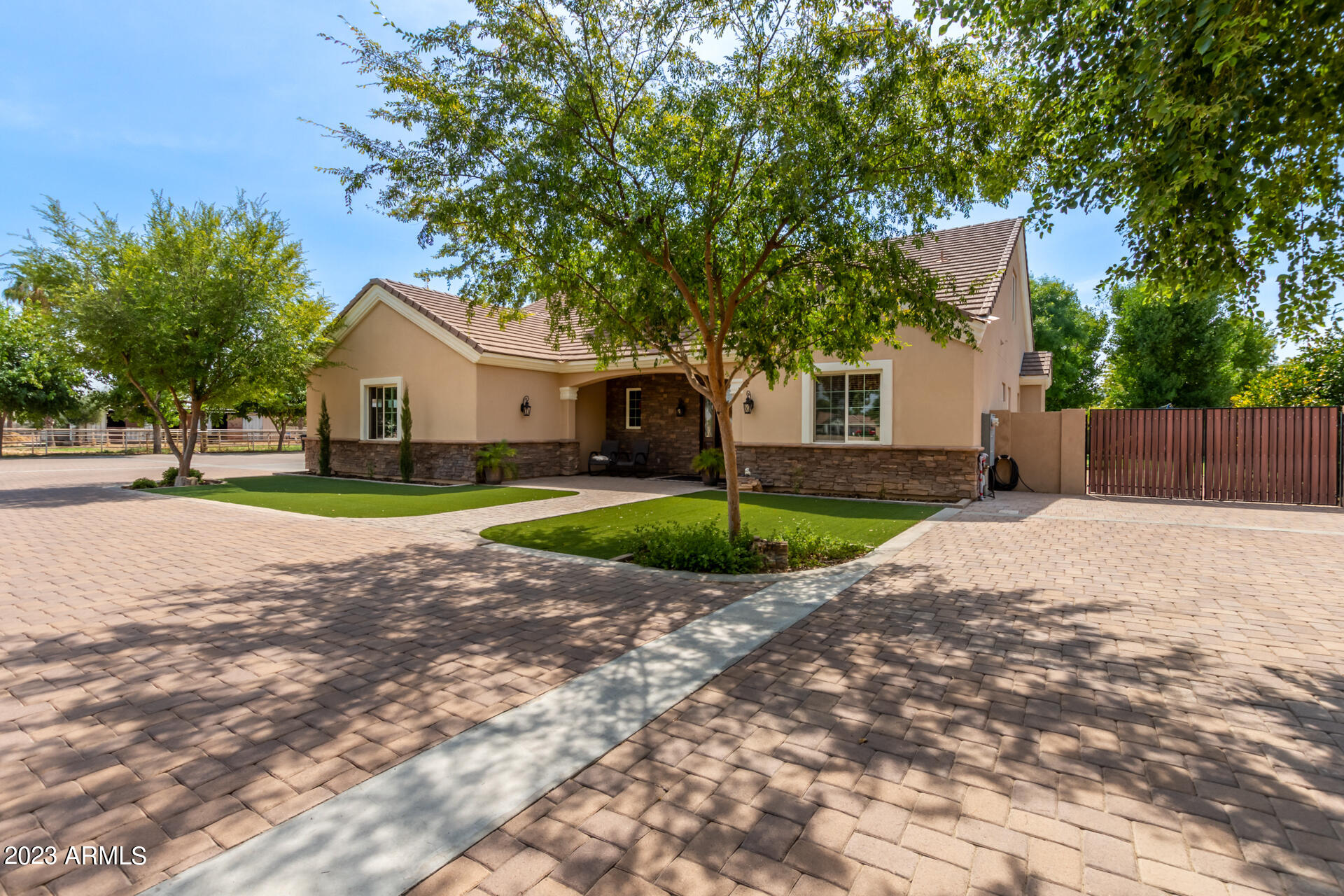 168 North Greenfield Road Gilbert, AZ 85234 - Photo 10 of 81 Gorgeous Custom Home
