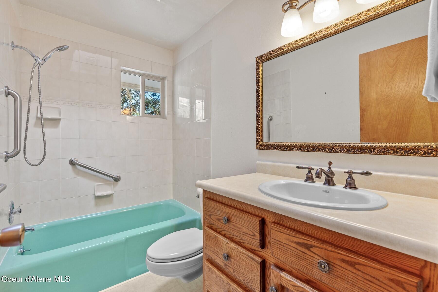 5977 East McMahon Road Hayden, ID 83835 - Photo 29 of 39 Full Guest Bath