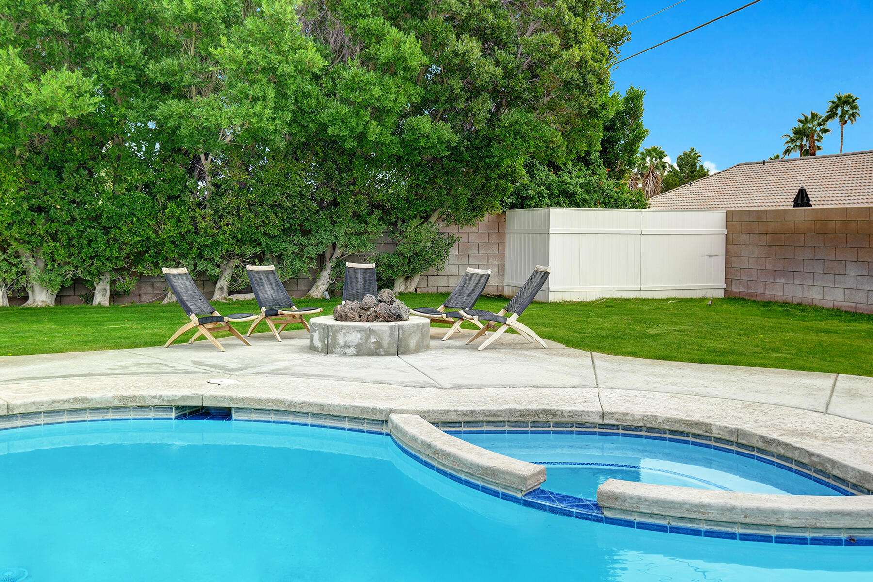 2005 East Racquet Club Road Palm Springs, CA 92262 - Photo 13 of 36 FIRE PIT OVER POOL.jpg mls
