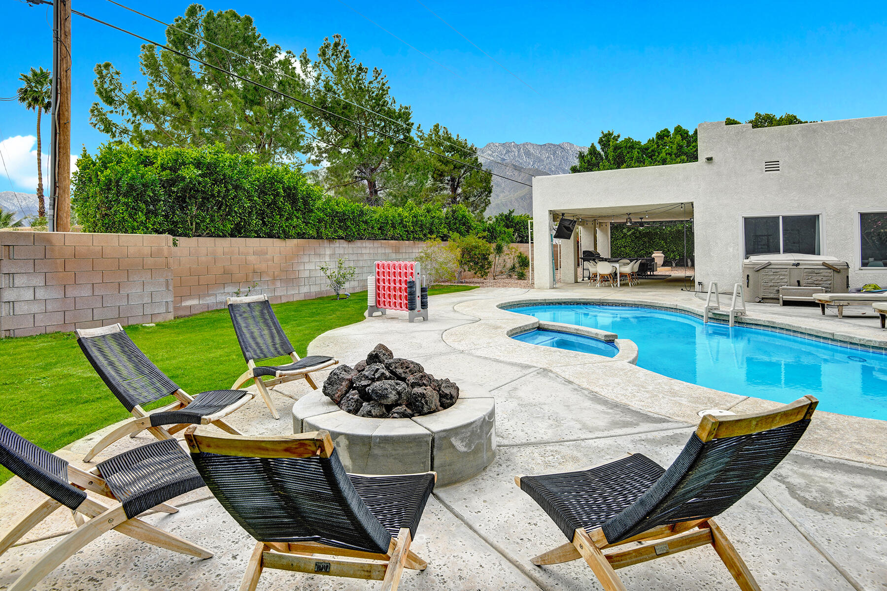 2005 East Racquet Club Road Palm Springs, CA 92262 - Photo 14 of 36 FIRE PIT REVERSE.jpg mls