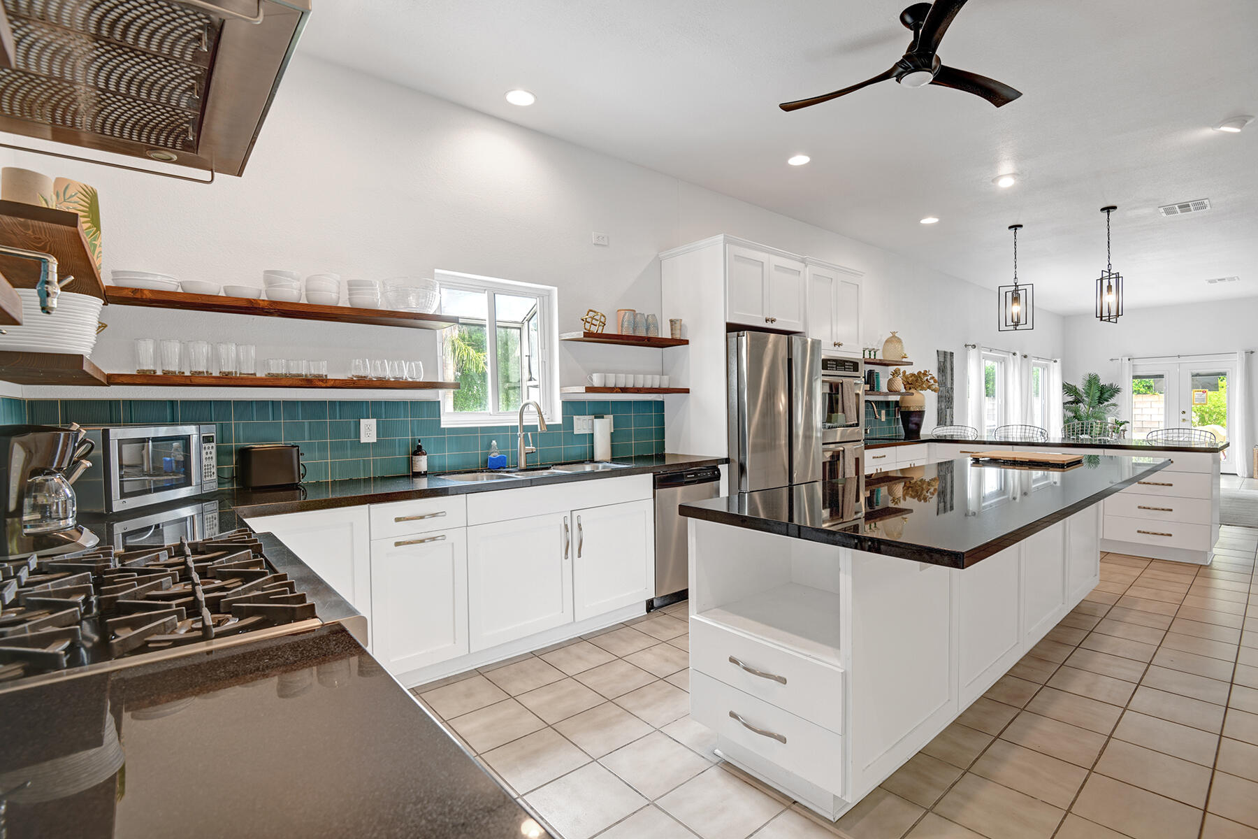 2005 East Racquet Club Road Palm Springs, CA 92262 - Photo 17 of 36 KITCHEN CONTINUED.jpg mls