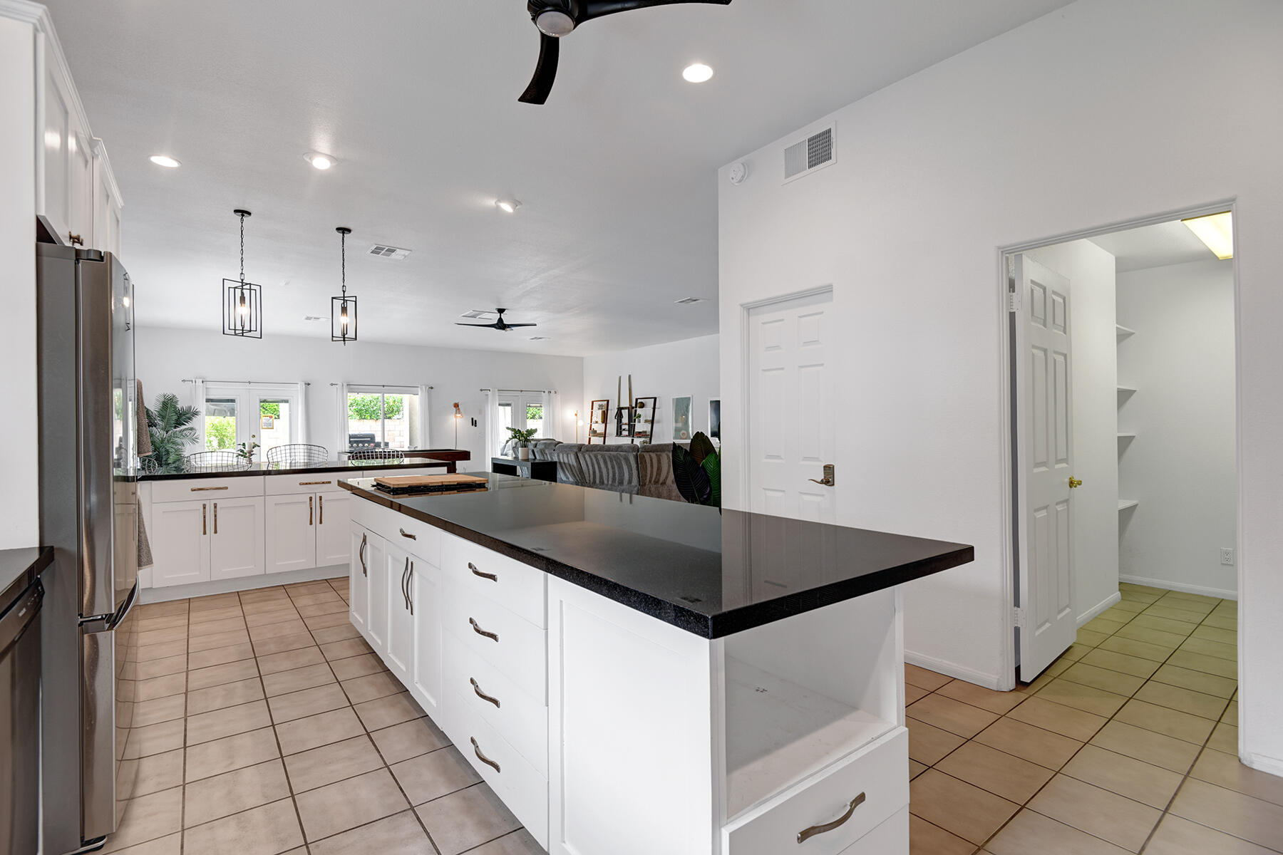 2005 East Racquet Club Road Palm Springs, CA 92262 - Photo 18 of 36 KITCHEN REVERESE.jpg mls