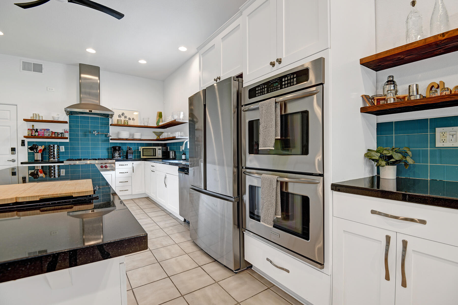 2005 East Racquet Club Road Palm Springs, CA 92262 - Photo 20 of 36 KITCHEN TIGHT.jpg mls