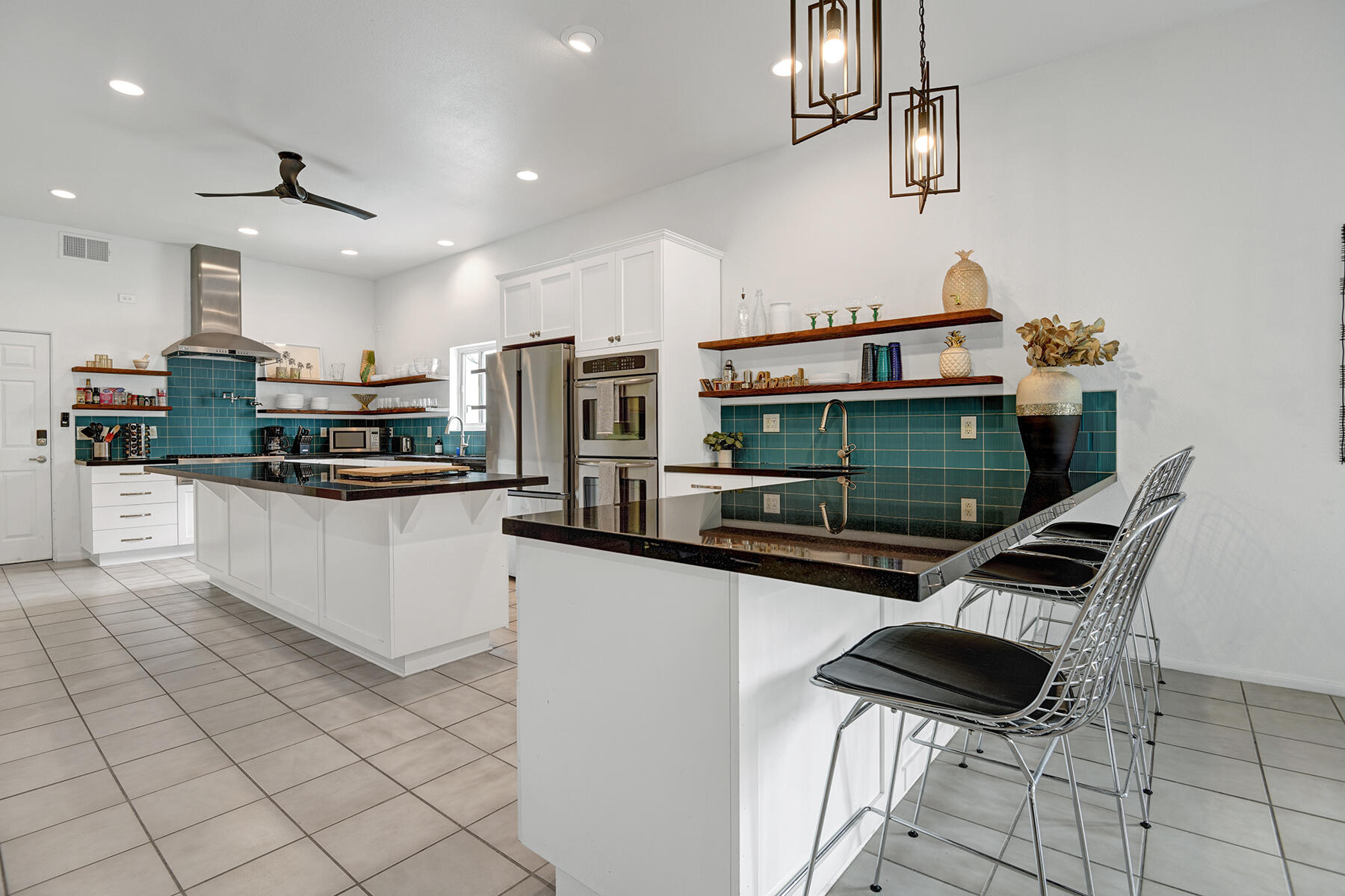 2005 East Racquet Club Road Palm Springs, CA 92262 - Photo 21 of 36 KITCHEN.jpg mls