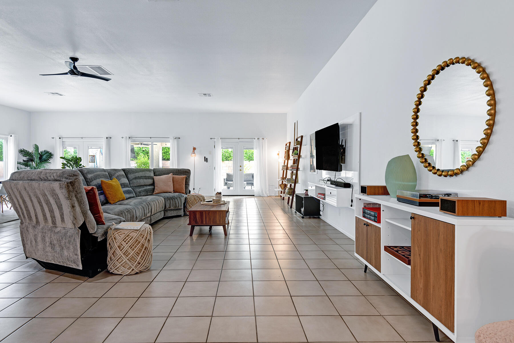 2005 East Racquet Club Road Palm Springs, CA 92262 - Photo 24 of 36 LIVING SPACE.jpg mls