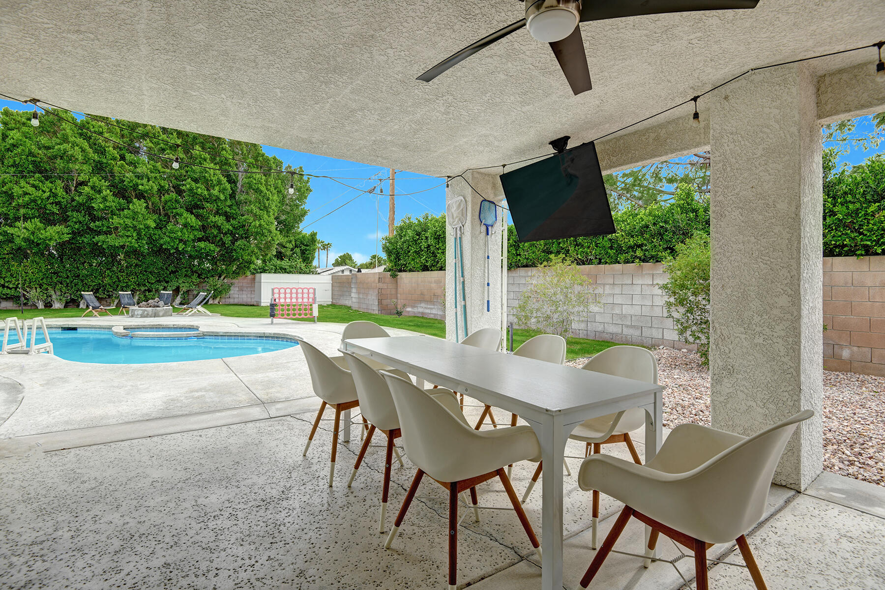 2005 East Racquet Club Road Palm Springs, CA 92262 - Photo 26 of 36 PATIO TABLE REVERESE.jpg mls