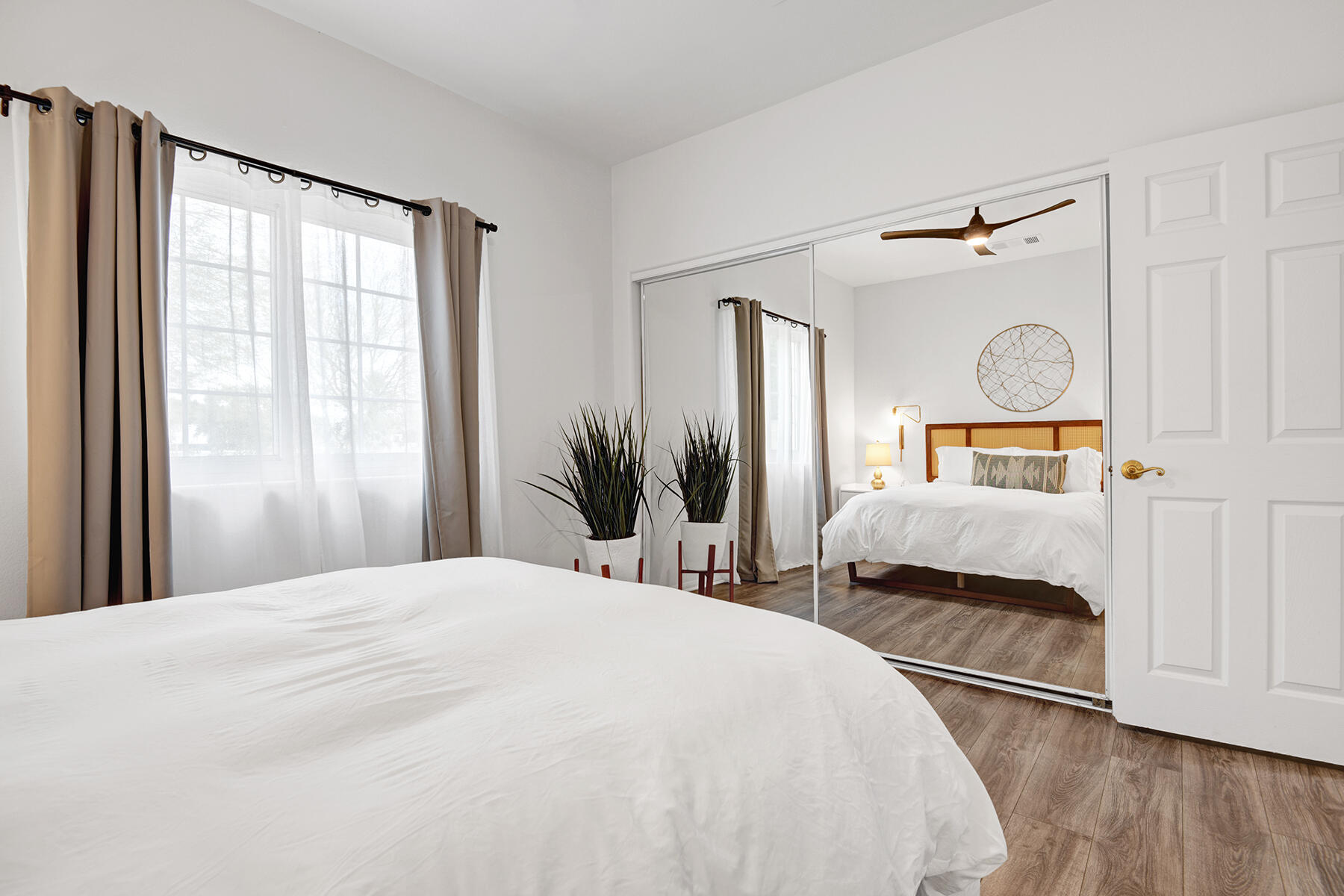 2005 East Racquet Club Road Palm Springs, CA 92262 - Photo 6 of 36 BEDROOM 2 REVERSE.jpg mls