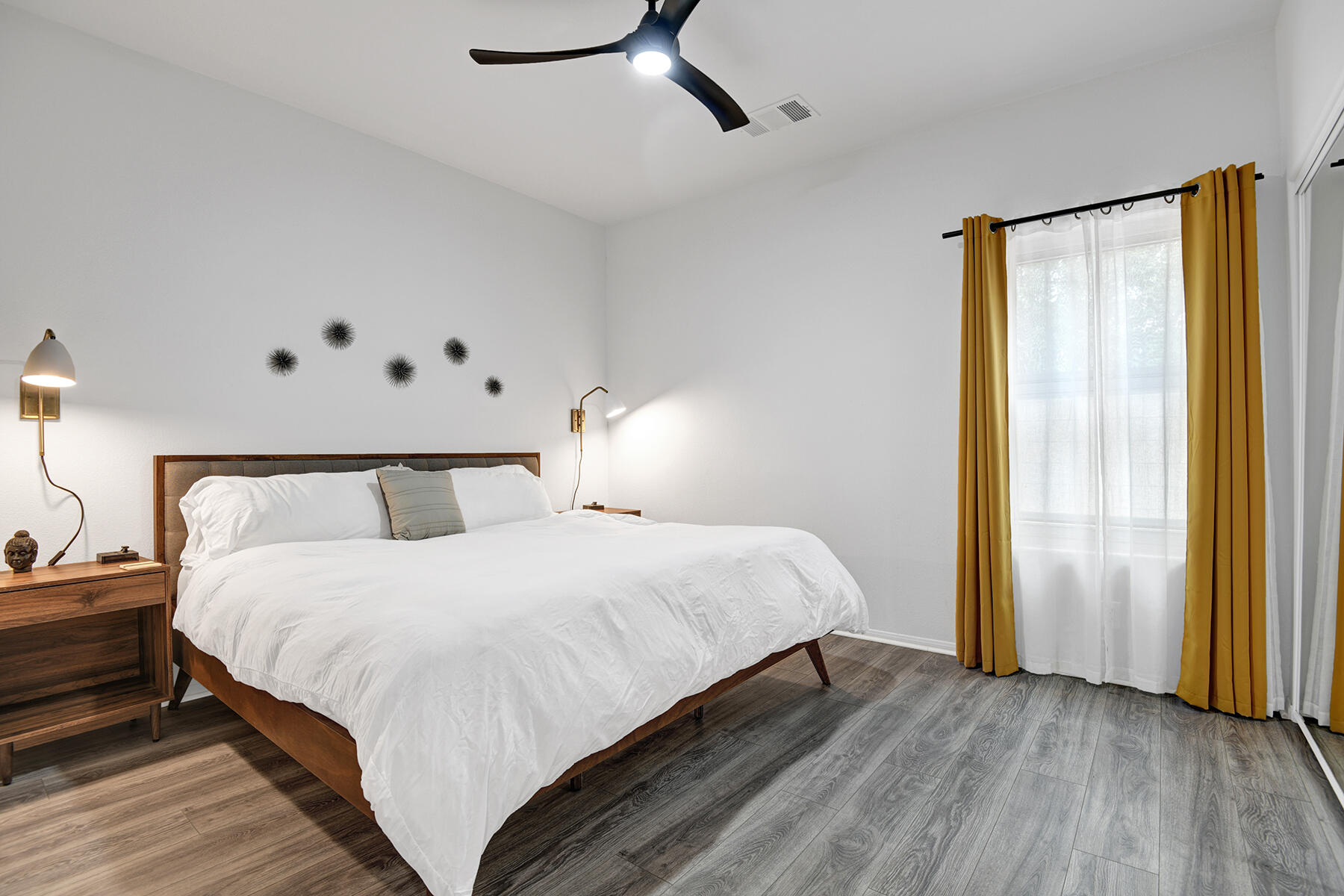 2005 East Racquet Club Road Palm Springs, CA 92262 - Photo 9 of 36 BEDROOM 3.jpg mls