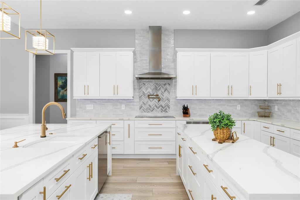 9810 Compass Point Way Tampa, FL 33615 - Photo 12 of 81