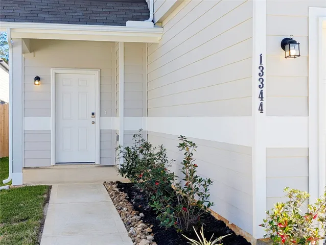 $2,050 | 13344 Burbot Drive, Conroe, TX 77384