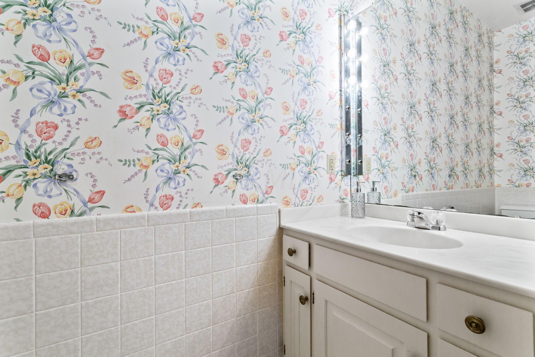 2111 Cheltenham Road Columbus, OH 43220 - Photo 44 of 64 Full Bath