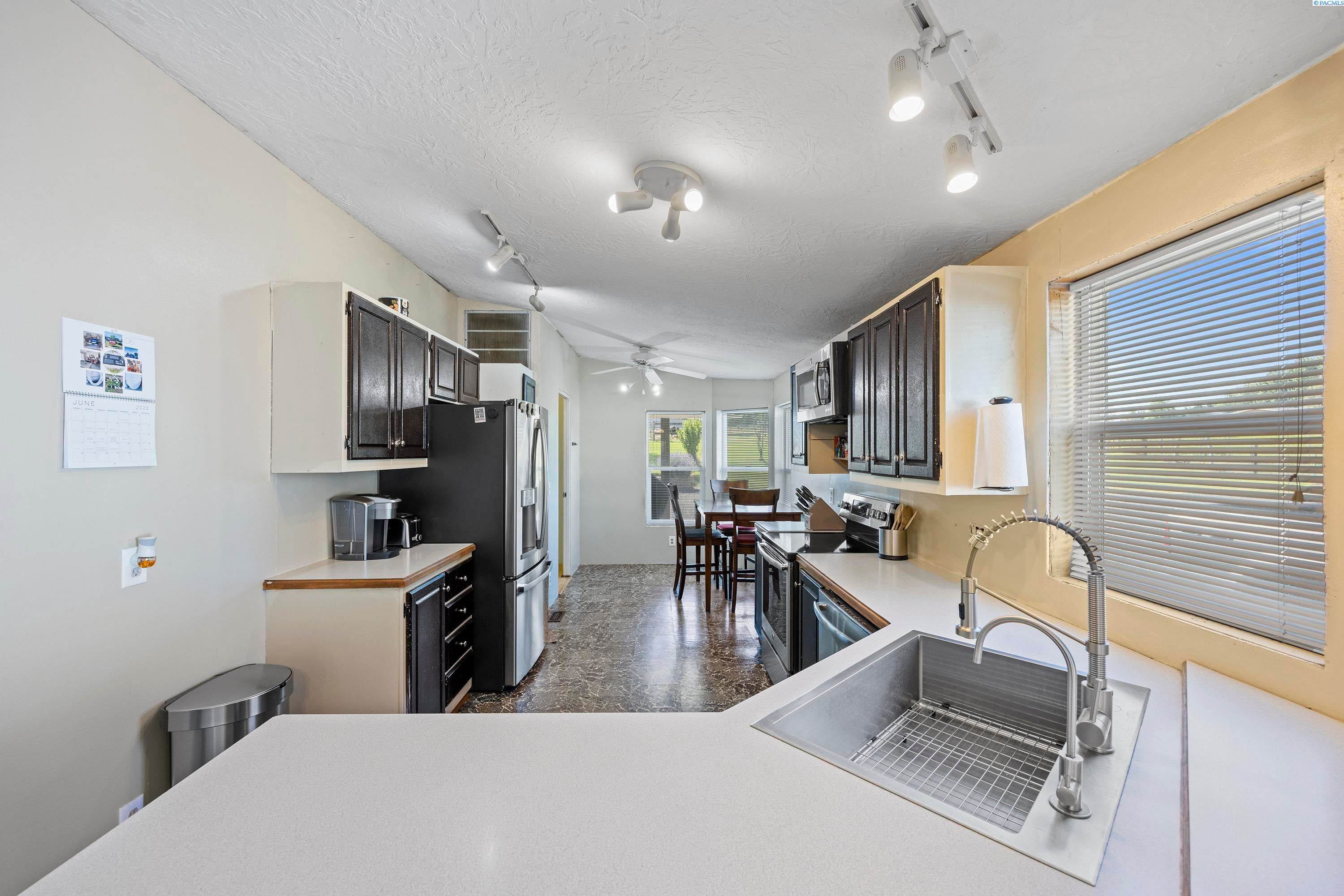 200504 East Perkins Road Kennewick, WA 99337 - Photo 9 of 36 Gallery Image 9