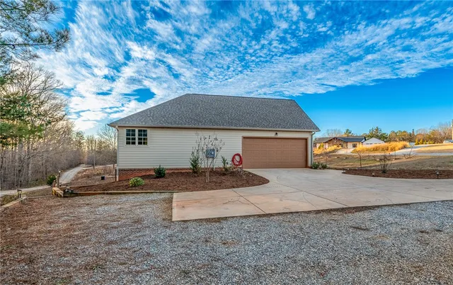 $635,000 | 117 Foggy Mountain Way, Pickens, SC 29671