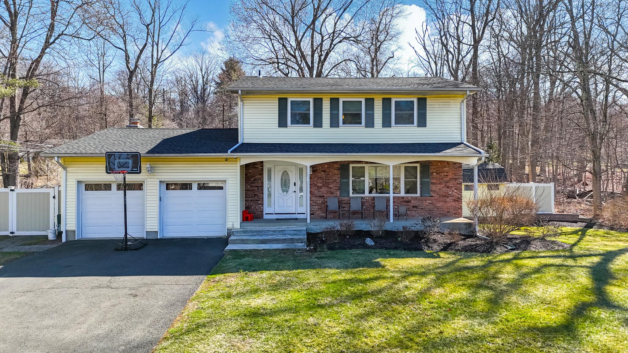 4 Homelawn Court Chestnut Ridge, NY 10977 - Photo 1 of 1 Gallery Image 1