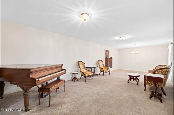 $599,900 | 571 Calhoun Drive, Greenback, TN 37742