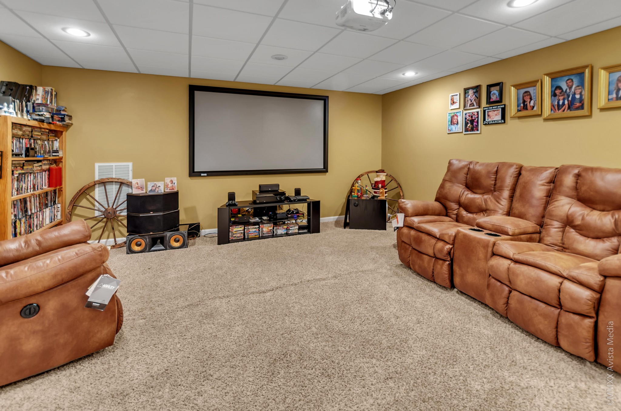 267 Ernest Cates Road Bethpage, TN 37022 - Photo 18 of 30 a living room with furniture