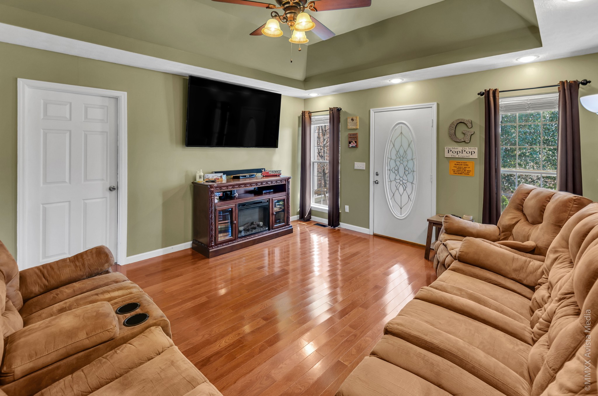 267 Ernest Cates Road Bethpage, TN 37022 - Photo 6 of 30 a living room with furniture and a flat screen tv