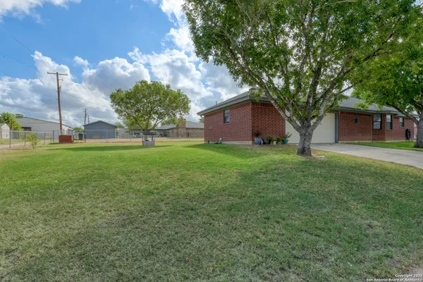 $288,000 | 1014 Avenue I, Poteet, TX 78065