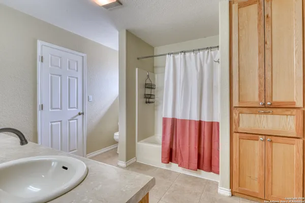 $288,000 | 1014 Avenue I, Poteet, TX 78065