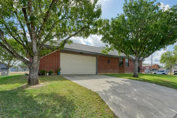$288,000 | 1014 Avenue I, Poteet, TX 78065