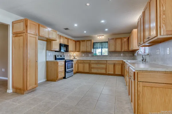 $288,000 | 1014 Avenue I, Poteet, TX 78065