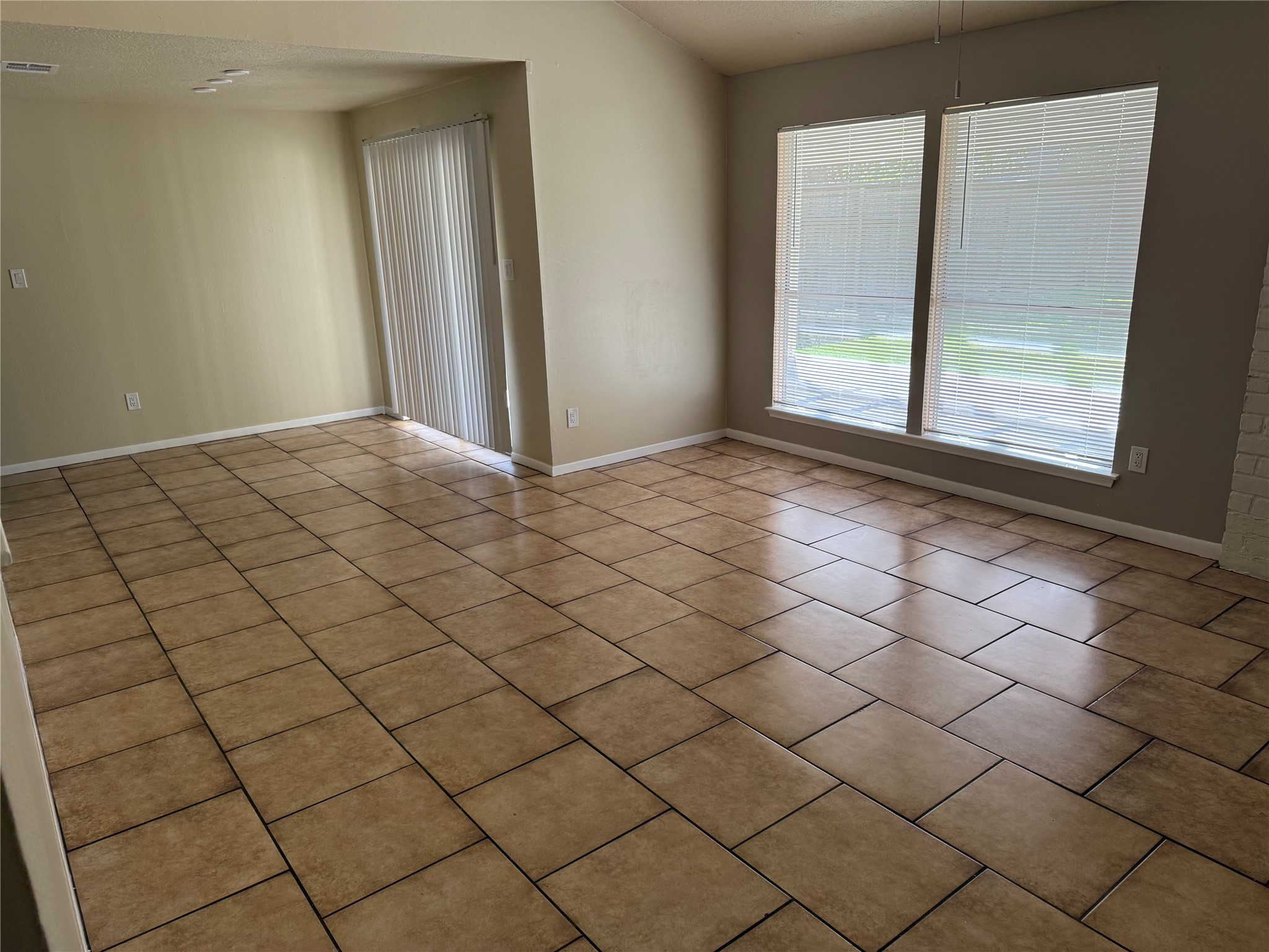 6610 Addicks Clodine Road Houston, TX 77083 - Photo 8 of 33 Gallery Image 8