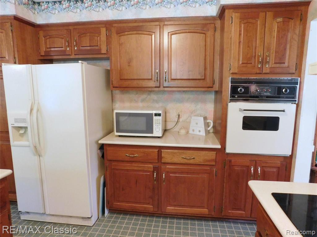 30179 Richmond Road Farmington Hills, MI 48334 - Photo 19 of 37