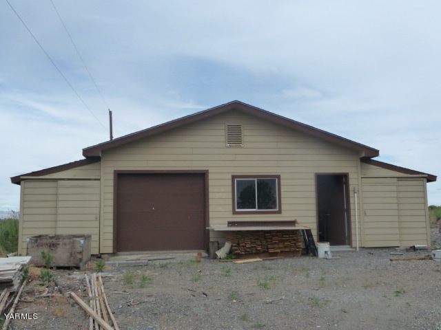 421 Blaine Road Granger, WA 98932 - Photo 12 of 23 a view of backyard of house