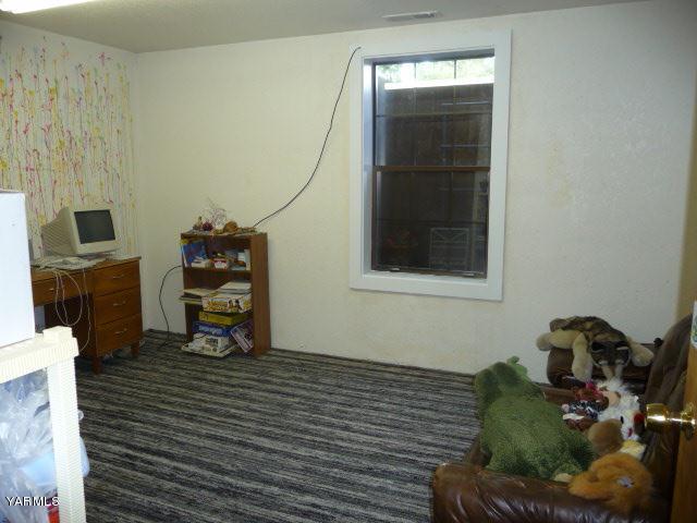 421 Blaine Road Granger, WA 98932 - Photo 15 of 23 a living room with furniture and a flat screen tv