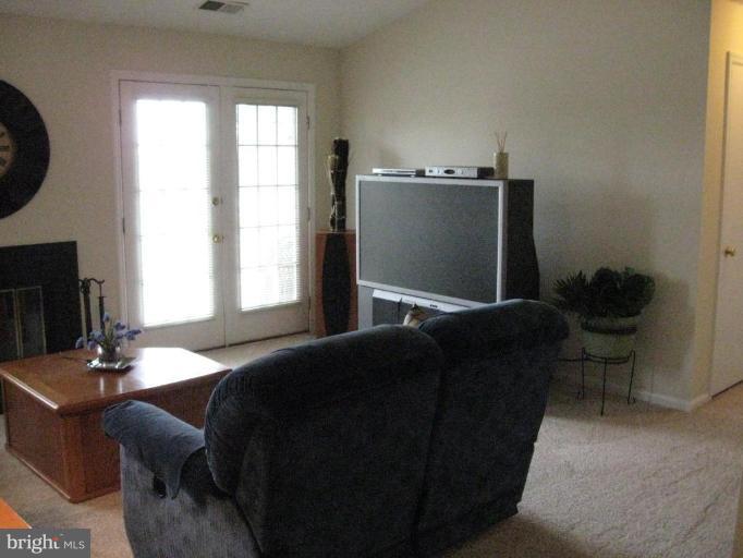 6450 Greenfield Road, Unit 309 Elkridge, MD 21075 - Photo 2 of 15 Living Room