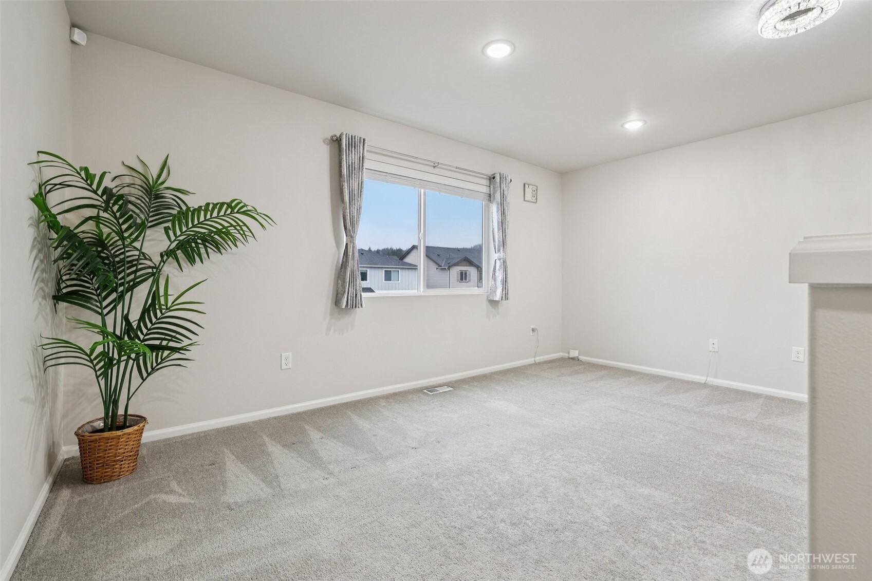 1132 15th Avenue Sultan, WA 98294 - Photo 12 of 25 a view of entryway with a potted plant