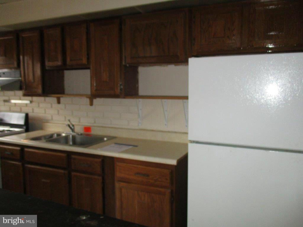 904 Kevin Road Baltimore, MD 21229 - Photo 4 of 12 Kitchen