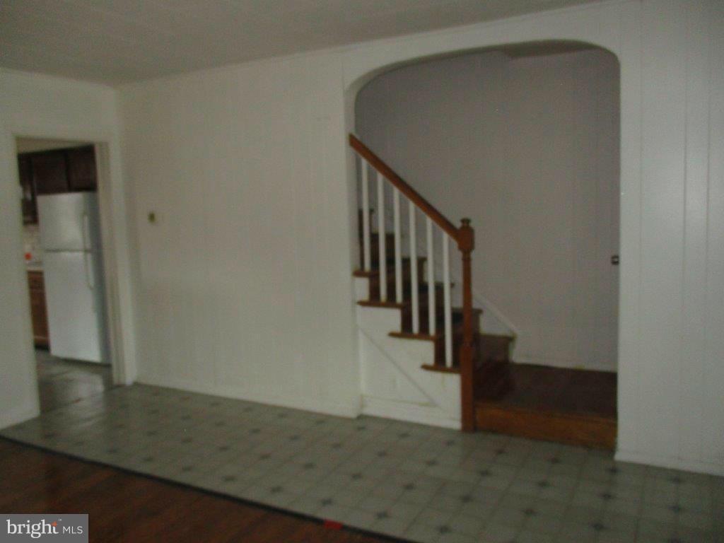 904 Kevin Road Baltimore, MD 21229 - Photo 7 of 12 Living Room