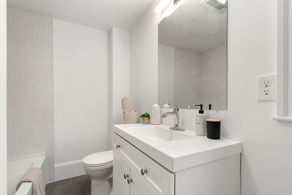 26 Pierce Road Weymouth, MA 02188 - Photo 18 of 28 Gallery Image 18