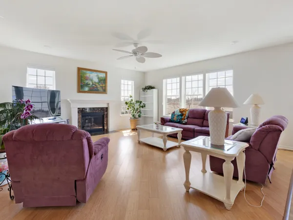 $4,200 | 1812 Empress Drive, Elgin, IL 60124