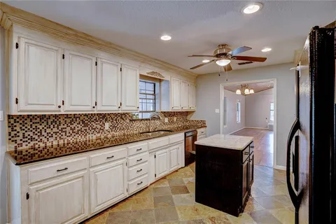 $420,000 | 1004 Shady Oaks Drive West, Bridgeport, TX 76426