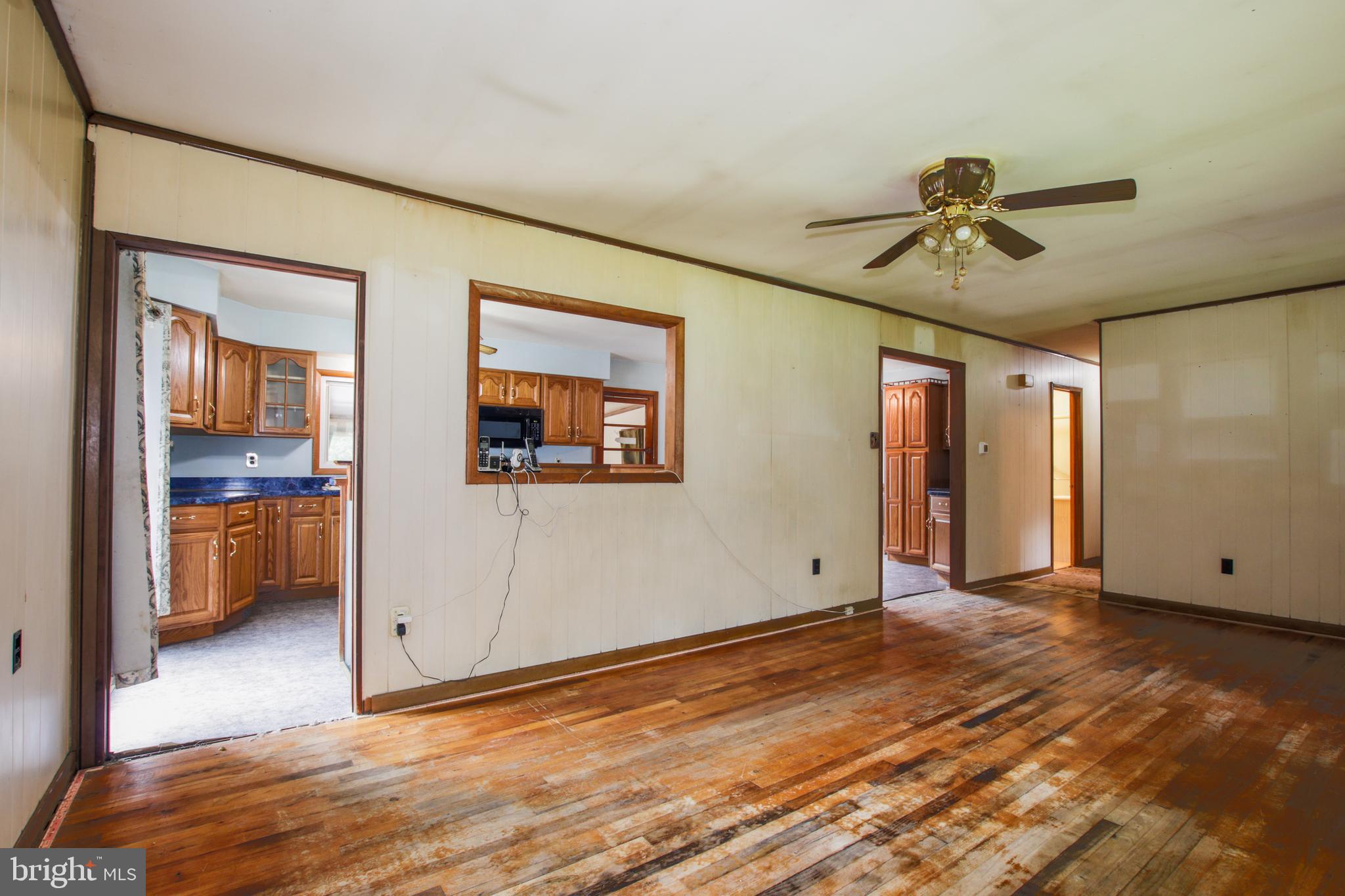 759 Jericho Road Salem, NJ 08079 - Photo 8 of 31 living room